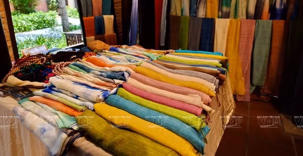 La fine soie du village de Ma Châu. Photo: VNP