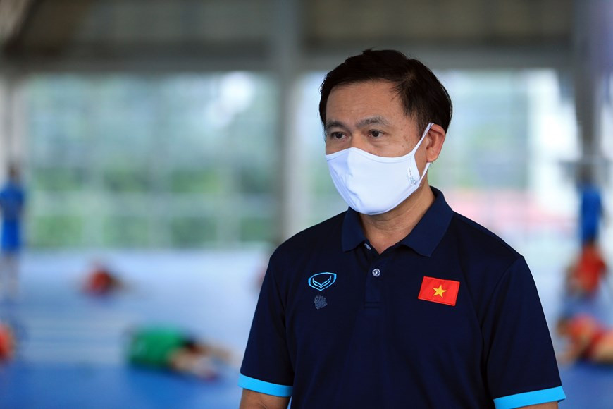 Le chef de la sélection vietnamienne de futsal, Trân Anh Tu, estime que l'équipe luttera à armes égales avec les meilleures équipes du monde. Photo: VFF