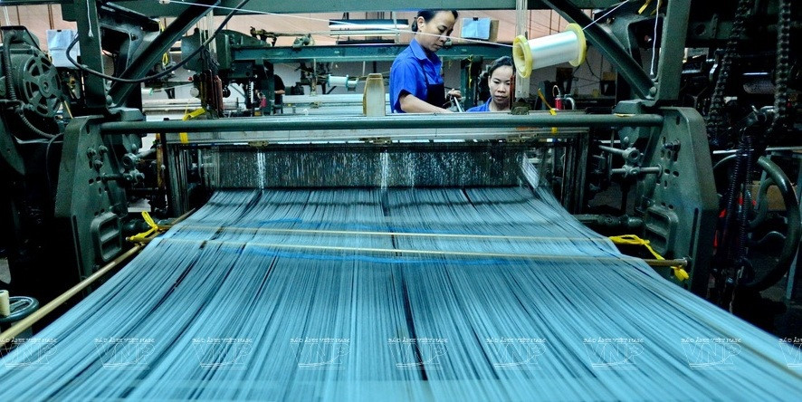 Un métier à tisser traditionnel pour confectionner des kimonos en soie fine à Bao Lôc. Photo : VNP 