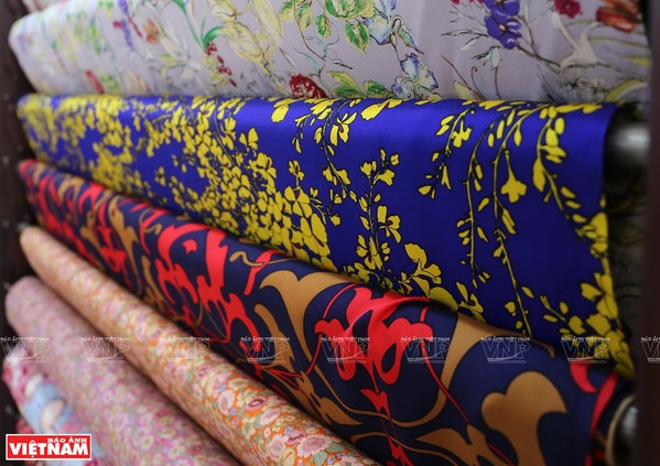 La fine soie du village de Van Phuc. Photo: VNP