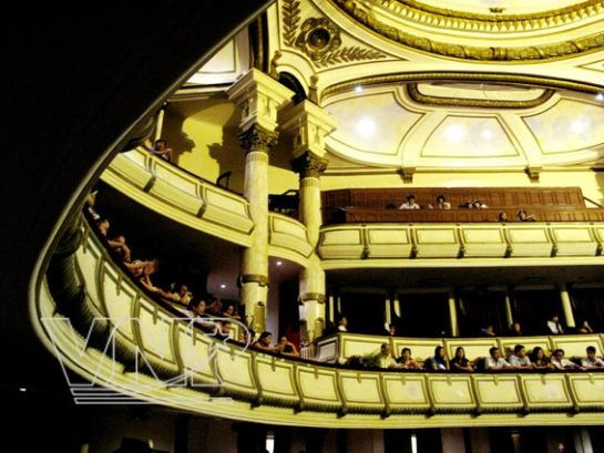 Les caractéristiques architecturales de l`Opéra de Hanoi.