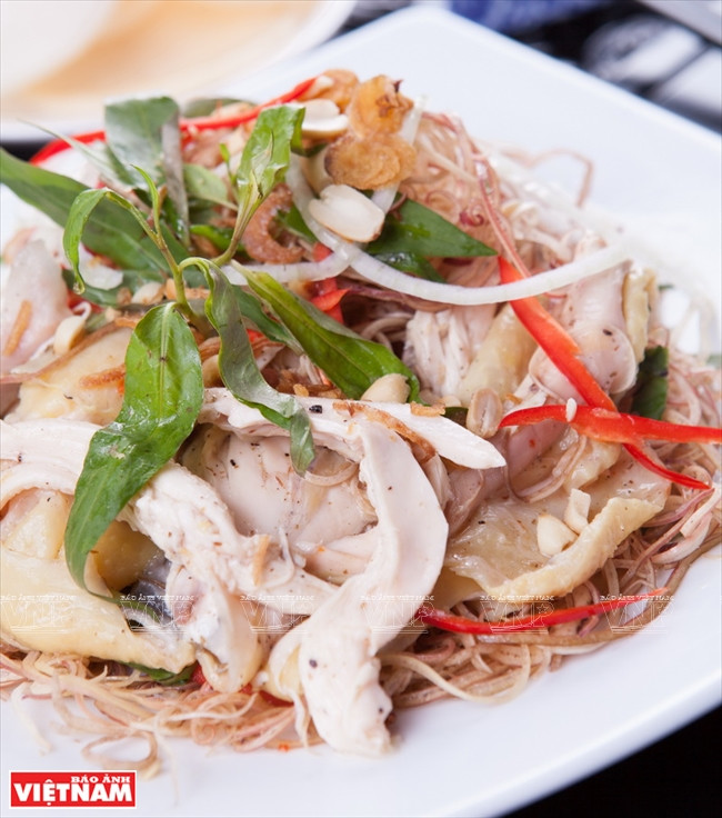La salade de fleur de bananier au poulet est un met délicieux, d'une grande valeur nutritionnelle et facile à faire.