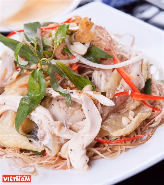 La salade de fleur de bananier au poulet est un met délicieux, d'une grande valeur nutritionnelle et facile à faire.