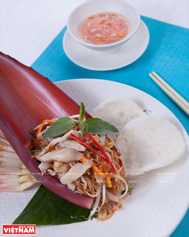 Salade de fleur de bananier dans son écrin.