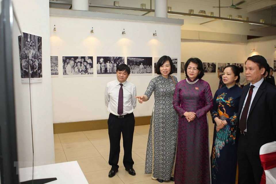  La vice-présidente du Vietnam, Dang Thi Ngoc Thinh participe à la cérémonie d’inauguration de l’exposition. 