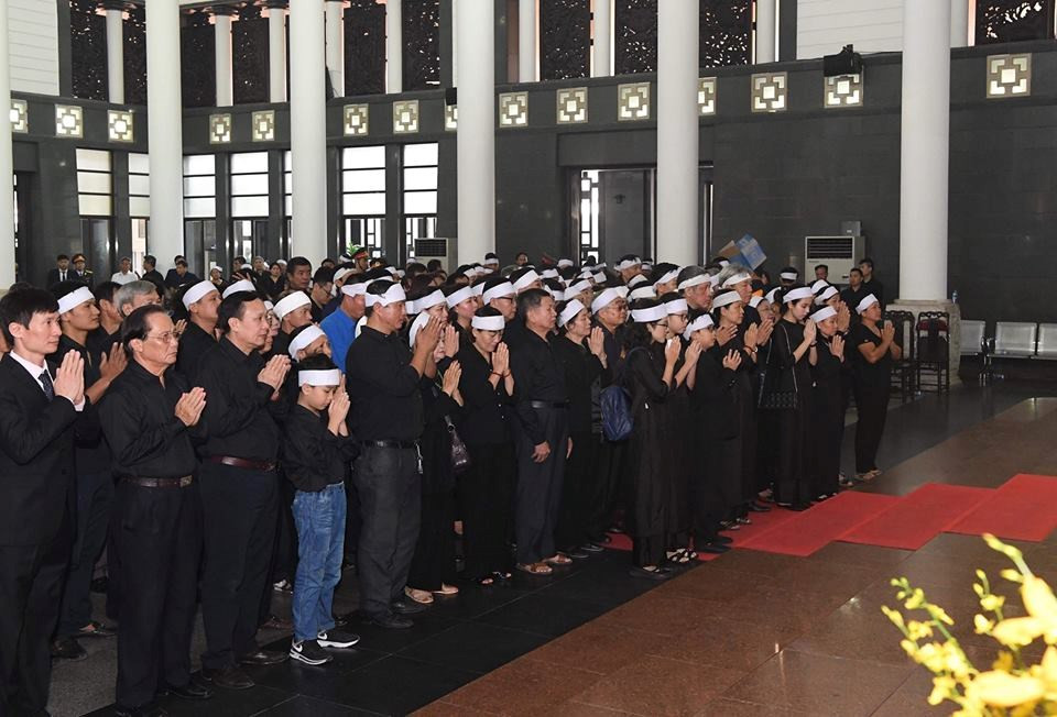 La famille de l’ancien secrétaire général Do Muoi à la cérémonie commémorative. 