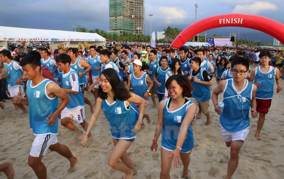 Les participants ont couru le long de la plage de Dà Nang.