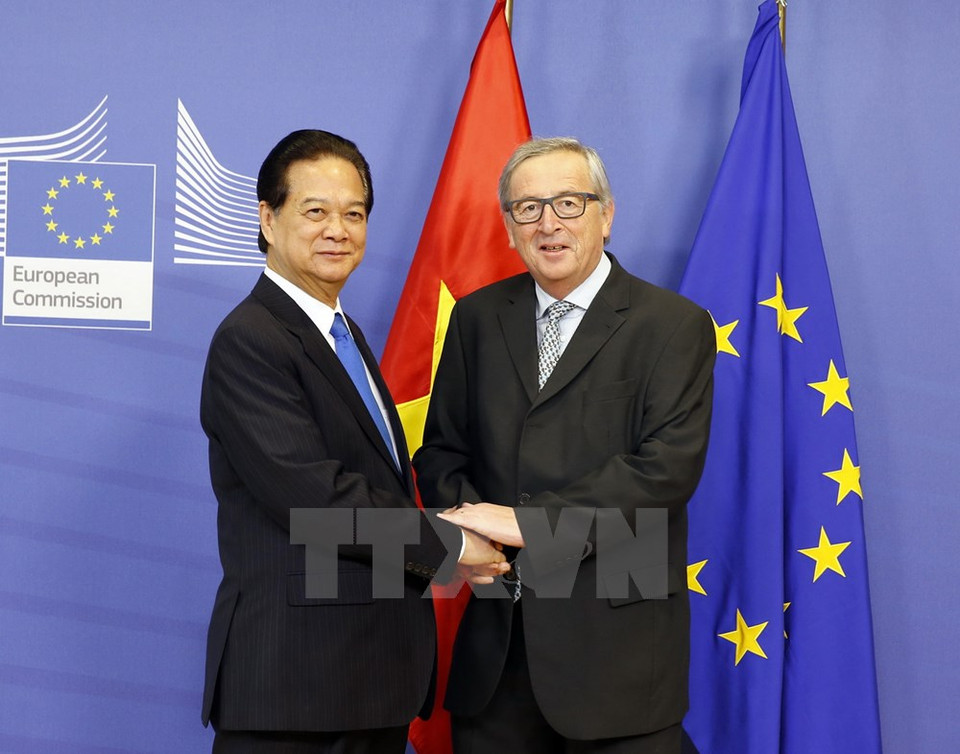 Le Premier ministre Nguyen Tan Dung et le président de la Commission européenne (CE), Jean-Claude Juncker.