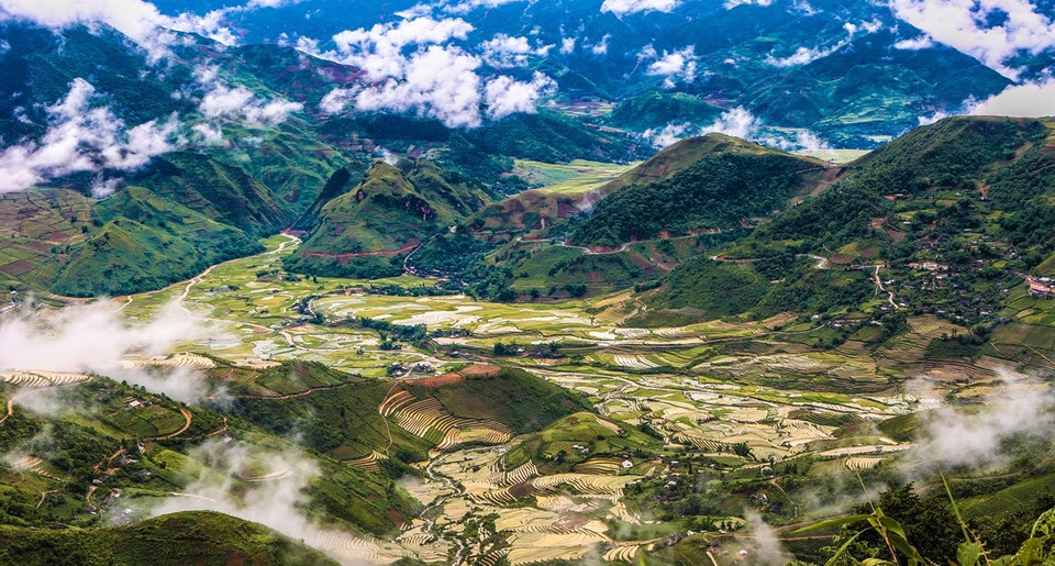 Situé dans le district de Mu Cang Chai, province de Yen Bai (Nord), le col de Khau Pha est le col le plus dangereux et le plus long de la route 32, qui fait partie des "quatre grands cols" du Vietnam. Photo: Vietnam Illustré