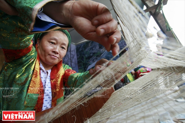 Le tissu en lin est chaud et solide. 