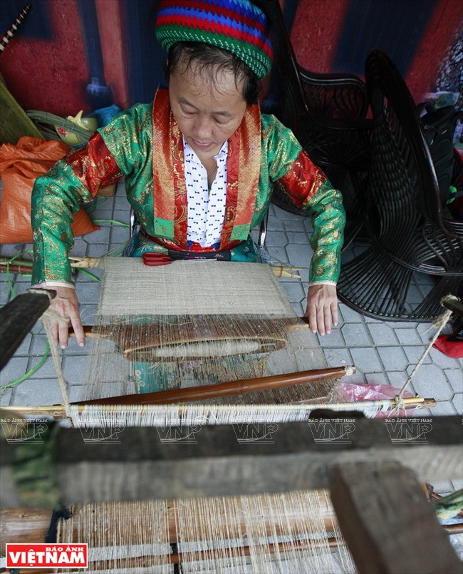 Le métier à tisser des H’mông 