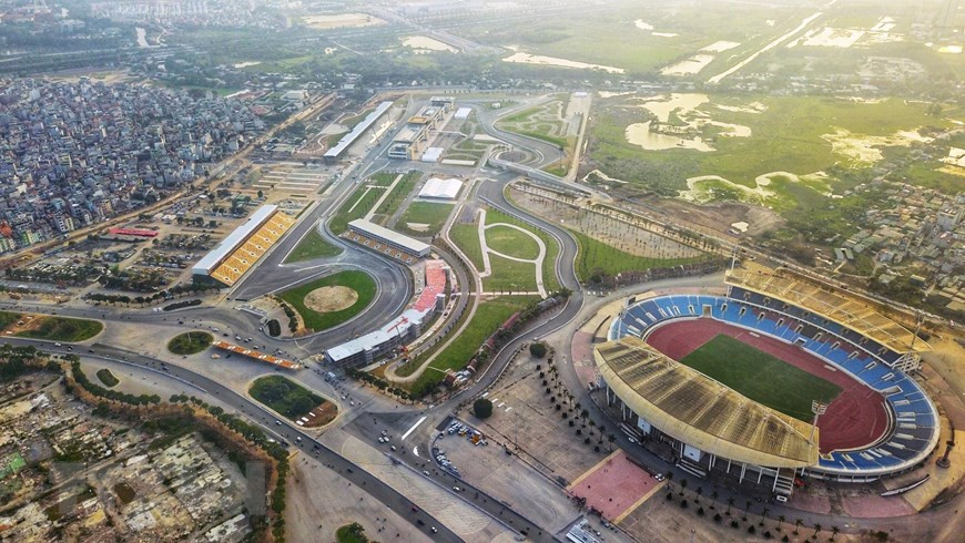 La « Piste de course de Hanoï » comprend neuf tribunes baptisées Thang Long, Hai Phong, Ha Long, Huê Matrix One, Da Nang, Nha Trang, Saigon, Can Tho et Phu Quôc. photo: VNA 