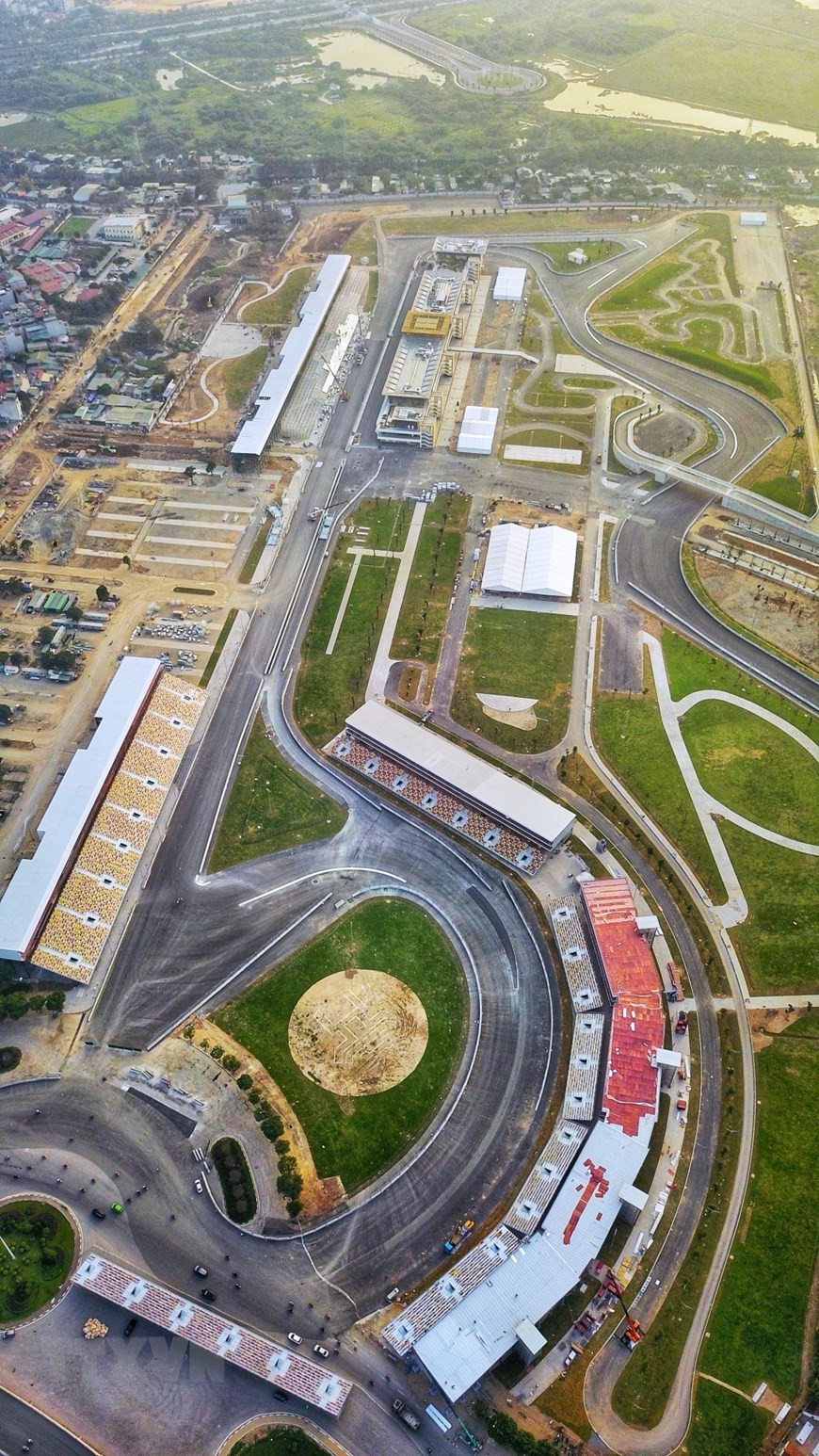 Le nom donné à cette piste montre la fierté de la capitale qui accueillera en avril l'un des événements sportifs les plus prestigieux de la planète. Elle contribuera également à promouvoir l’image de Hanoï auprès de plusieurs millions d'amateurs de F1 dans le monde entier. photo: VNA