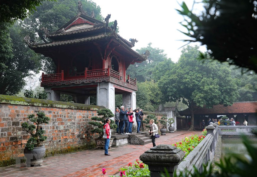 Le Temple de la Littérature (Van Miêu-Quôc Tu Giam) a rouvert le 6 février la porte aux visiteurs. Photo: VietnamPlus