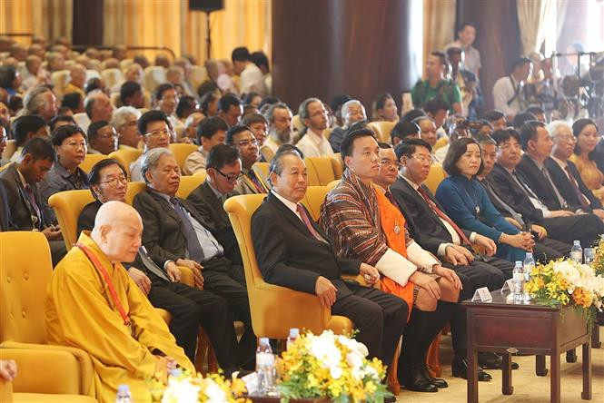 Des dirigeants bouddhistes internationaux, des délégués, des érudits et des dirigeants du Parti, de l’État et du gouvernement vietnamiens ont assisté à la cérémonie de clôture.