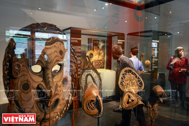 L’espace d’affichage ininterrompu aide les visiteurs à mieux découvrir les cultures de différentes régions.