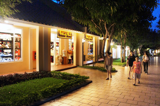 Il y a également une rue commerçante qui s’inspire de l’architecture de la Vieille ville de Hôi An.