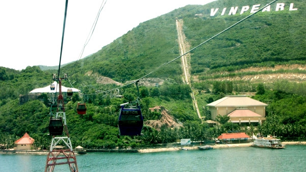 Le plus long télécabine de traversée maritime ​au monde ​relie la ville de Nha Trang à l’île de Hon Tre, sur laquelle le parc d’attraction Vinpearl Land se situe.