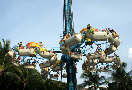On y trouve toute une variété de manèges à sensations fortes…