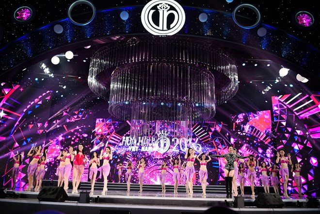  Les 30 prétendantes au titre de Miss Vietnam 2016 défilent en bikini. Photo courtoisie du Comité d'organisation de Miss Vietnam 2016