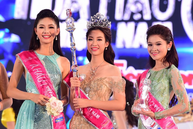 La Miss Vietnam 2016 et ses deux dauphines. Photo courtoisie du Comité d'organisation de Miss Vietnam 2016