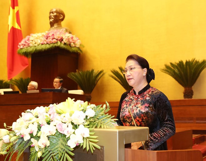  La présidente de l’AN Nguyen Thi Kim Ngan prononce le discours d’ouverture de la 5e session. 