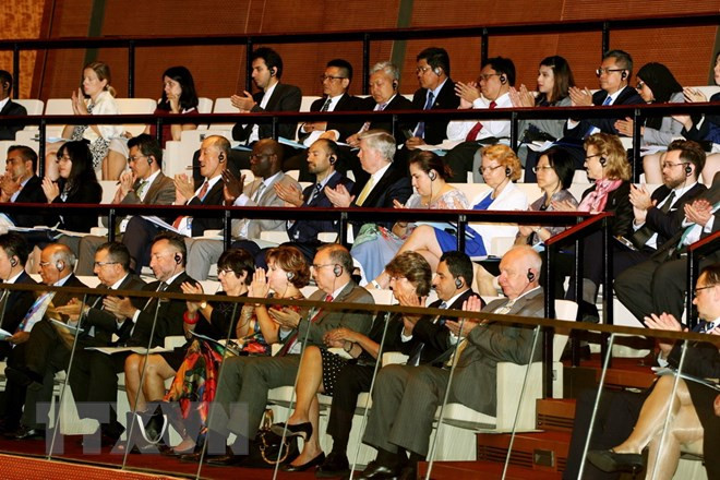  Des invités étrangers participent à la cérémonie d’ouverture de la 5e session.