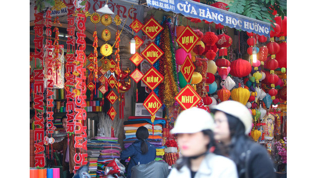 La rue de Hàng Ma vend des décorations pour le Têt traditionnel.