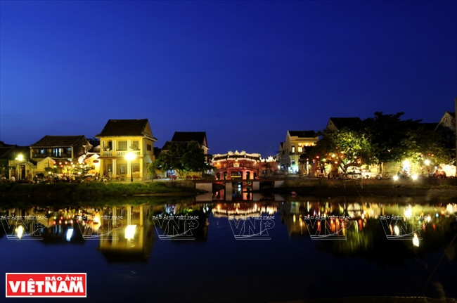 Depuis Da Nang, le touriste peut se rendre dans l’ancienne ville Hoi An, province de Quang Nam, reconnue par l’UNESCO Patrimoine culturel mondial.