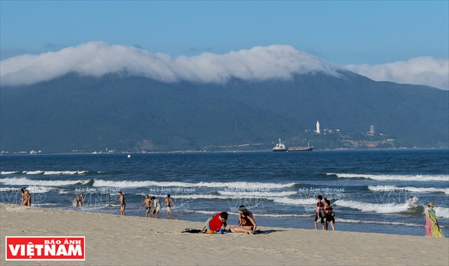 La plage de My Khe, de 900 m de long, a été élue en 2005, par la célèbre revue Forbes, comme l’une des 6 plus séduisantes du monde.