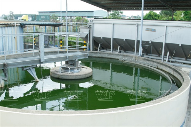 Les eaux usées sont traitées avant leur rejet dans l'environnement.