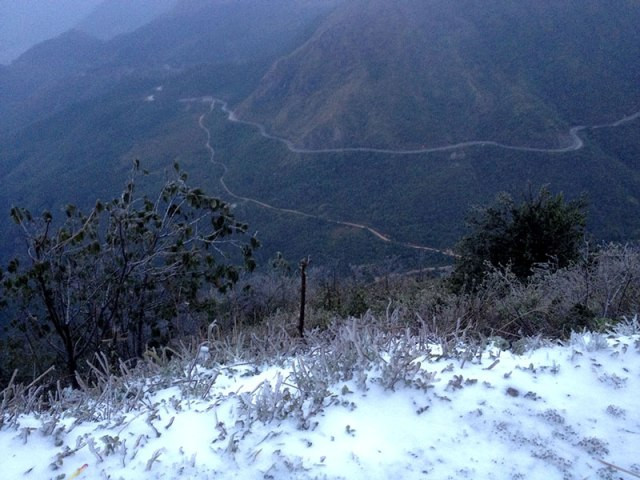 Pendant les vagues très froides, le sommet d’Ô Quy Hô est couvert par la neige.