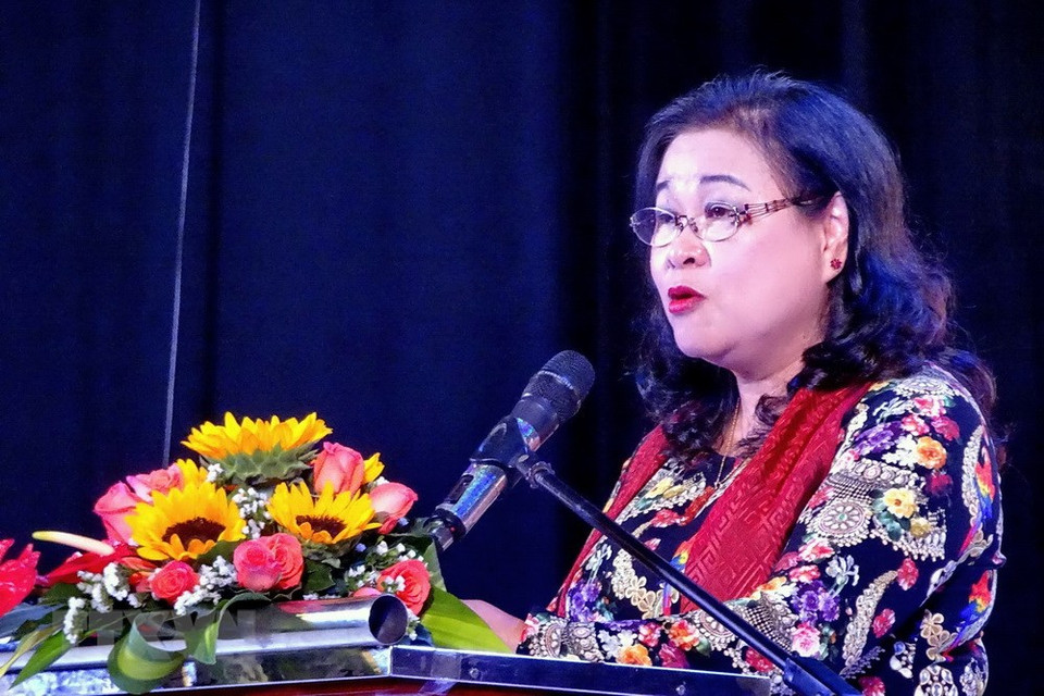 La présidente de l’Association d’amitié Vietnam-France de Ho Chi Minh-Ville, Nguyen Thi Ngoc Dung, prend la parole lors de la cérémonie d’ouverture dimanche 15 avril. 