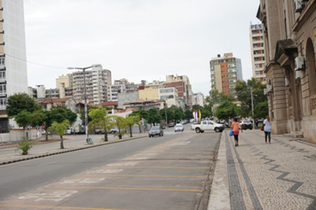 Avenue du Président Ho Chi Minh à Maputo, au Mozambique.