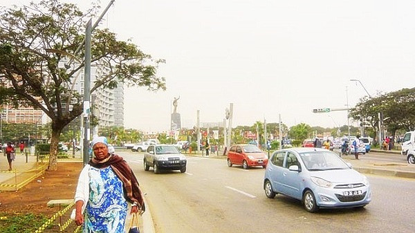 Avenue du Président Ho Chi Minh à Luanda, en Angola.