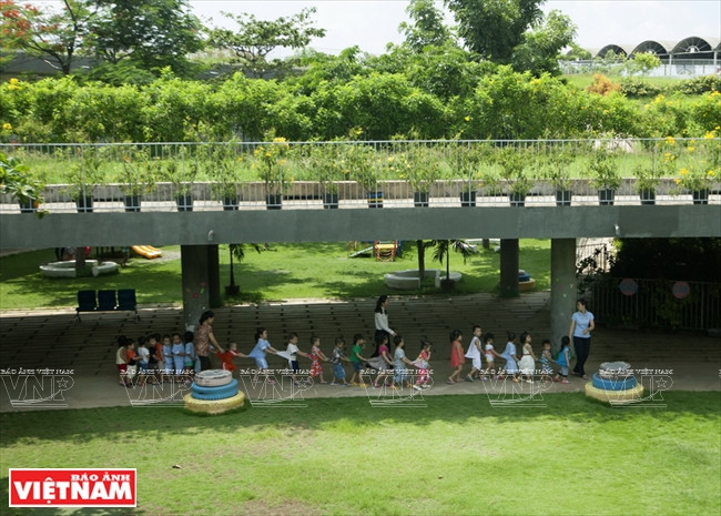 L’école accueille 700 enfants âgés de 2 à 5 ans. 