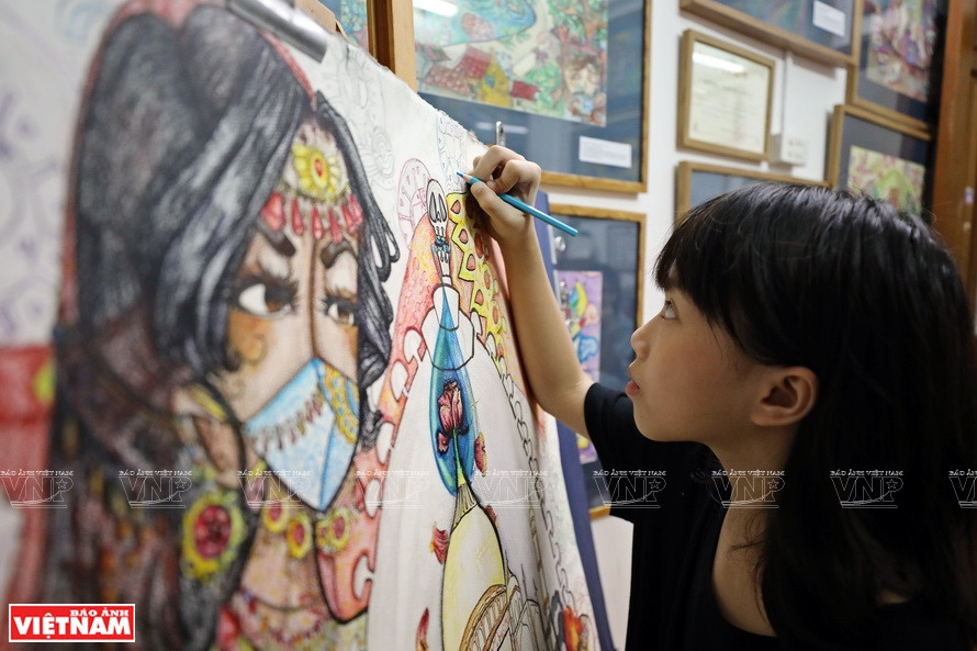 Un dessin de Nguyên Doi Chung Anh sur la terrible pandémie de COVID-19 en Inde. Photo: VNP 