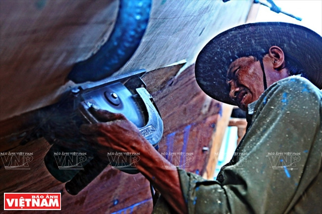 Le chantier naval de Nghia Phu, dans la commune éponyme, district de Tu Nghia.