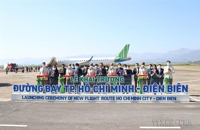 Le 3 décembre 2021, à l'aéroport de Diên Biên Phu (province de Diên Biên), Bamboo Airways a inauguré la route Hô Chi Minh Ville - Diên Biên. Photo : VNA