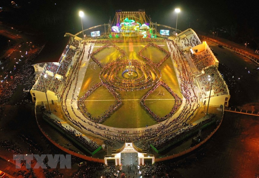 Le grand spectacle de Xoè Thai en 2017. Photo: VNA 