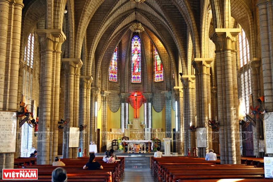 Avant l’épidémie de Covid-19, cette cathédrale accueillait des centaines de visiteurs par jour. Photo : VNP