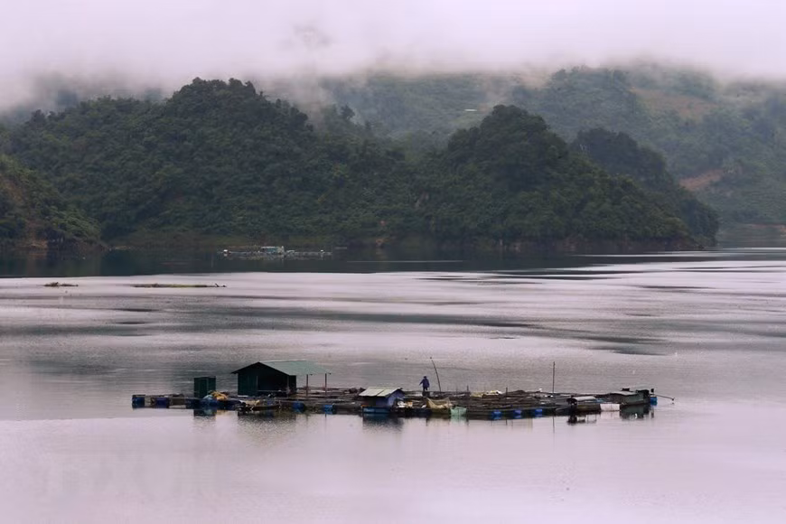 Le lac offre des paysages naturels féeriques. Photo : VNA