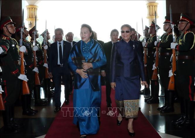 La cérémonie d'accueil officielle accordée à la présidente de l'AN Nguyen Thi Kim Ngan. Photo: VNA