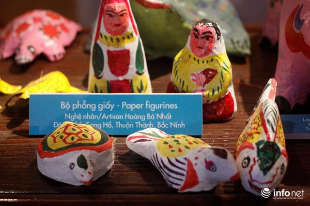 Les figurines en papier faites par l'artisan Hoang Ba Nhat à Thuan Thanh, Bac Ninh sont présentées à cette occasion. Photo: http://fr.dangcongsan.vn
