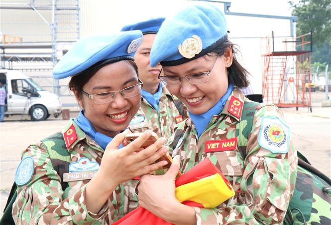 Des officiers et des médecins de l'hôpital de campagne N°1 avant leur départ pour la mission de maintien de la paix de l'ONU au Soudan du Sud. Photo: VNA