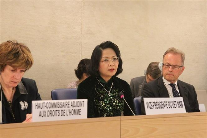 La vice-présidente Dang Thi Ngoc Thinh prend la parole lors de la 32ème session du Conseil des droits de l'homme de l'ONU, le 13 juin 2016 à Genève. Photo: VNA