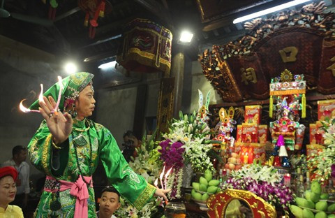 Ce culte est une croyance purement vietnamienne qui puise son origine dans la lutte contre les agresseurs mais aussi contre les caprices de la nature. Il est un musée vivant de la culture vietnamienne. 