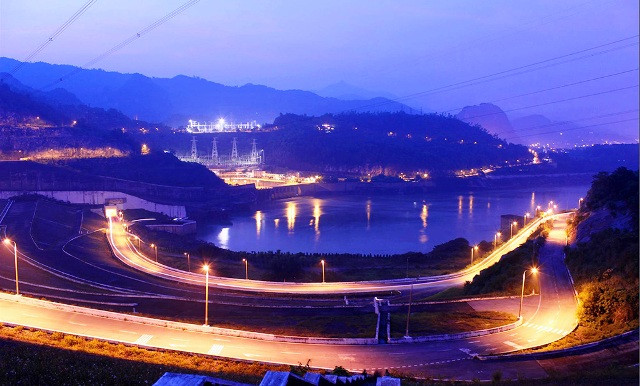 Crépuscule sur la rivière Da, de Nguyên Hoang Viêt.