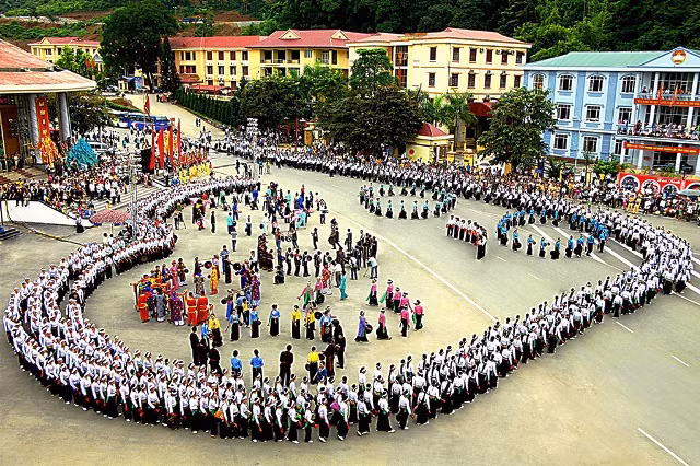 Fête des gongs des Muong, de Tao Duc Khanh. 