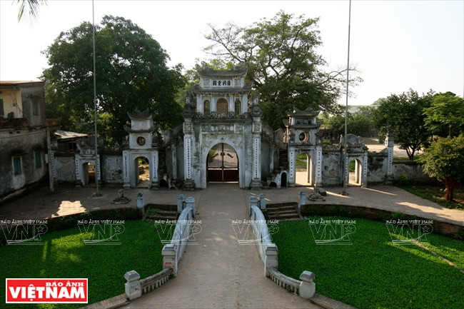 La pagode Bôï Khê est l’une des rares pagodes abritant à la fois un portique à cinq entrées et un autre à trois entrées. Le portique de la pagode Bôï Khê ou Ngu Không Môn, entièrement en briques.